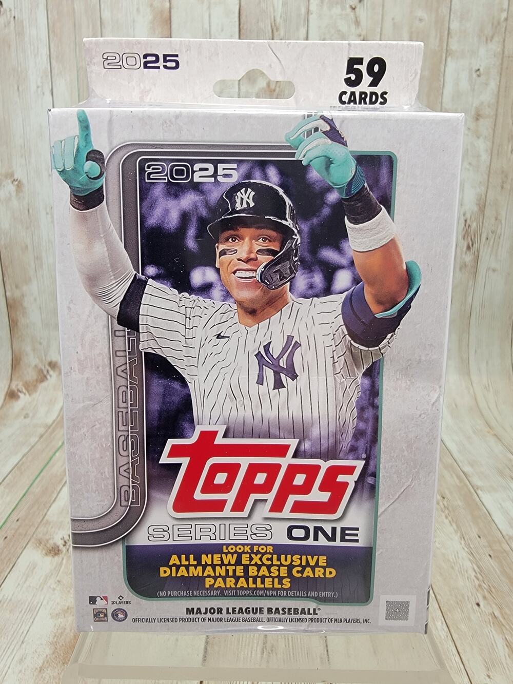 2025 Series 1 Baseball Trading Card Hanger Box (59 Cards) - Picture 1 of 5